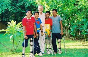 Dòng Tên mở trường học tại Campuchia Dòng Tên mở trường học tại Campuchia