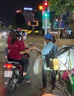 Làm gì cũng được, miễn là làm cùng nhau Làm gì cũng được, miễn là làm cùng nhau