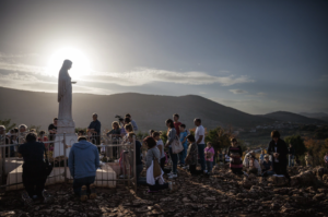 Đức Trinh Nữ Maria đã trở thành người phụ nữ quyền lực nhất thế giới như thế nào?