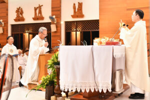 Dòng Tên Việt Nam có thêm 4 Tu Sĩ Tuyên Khấn Trọng Thể Dòng Tên Việt Nam có thêm 4 Tu Sĩ Tuyên Khấn Trọng Thể