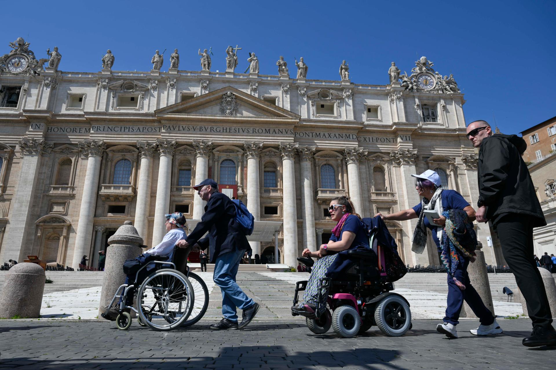Nhận ra Chúa Kitô nơi người đau khổ - Một vài câu chuyện cảm động từ Ngày Năm Thánh bệnh nhân