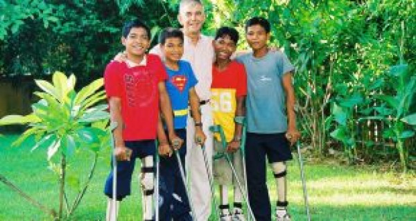 Dòng Tên mở trường học tại Campuchia