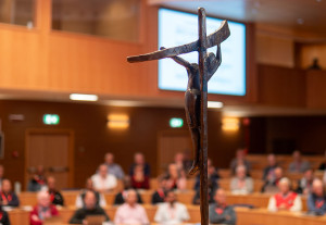 Cùng Nhau Trong Sứ Mạng: Các Bề Trên Thượng Cấp Suy Tư Về Sự Cộng Tác Trong Dòng Tên.