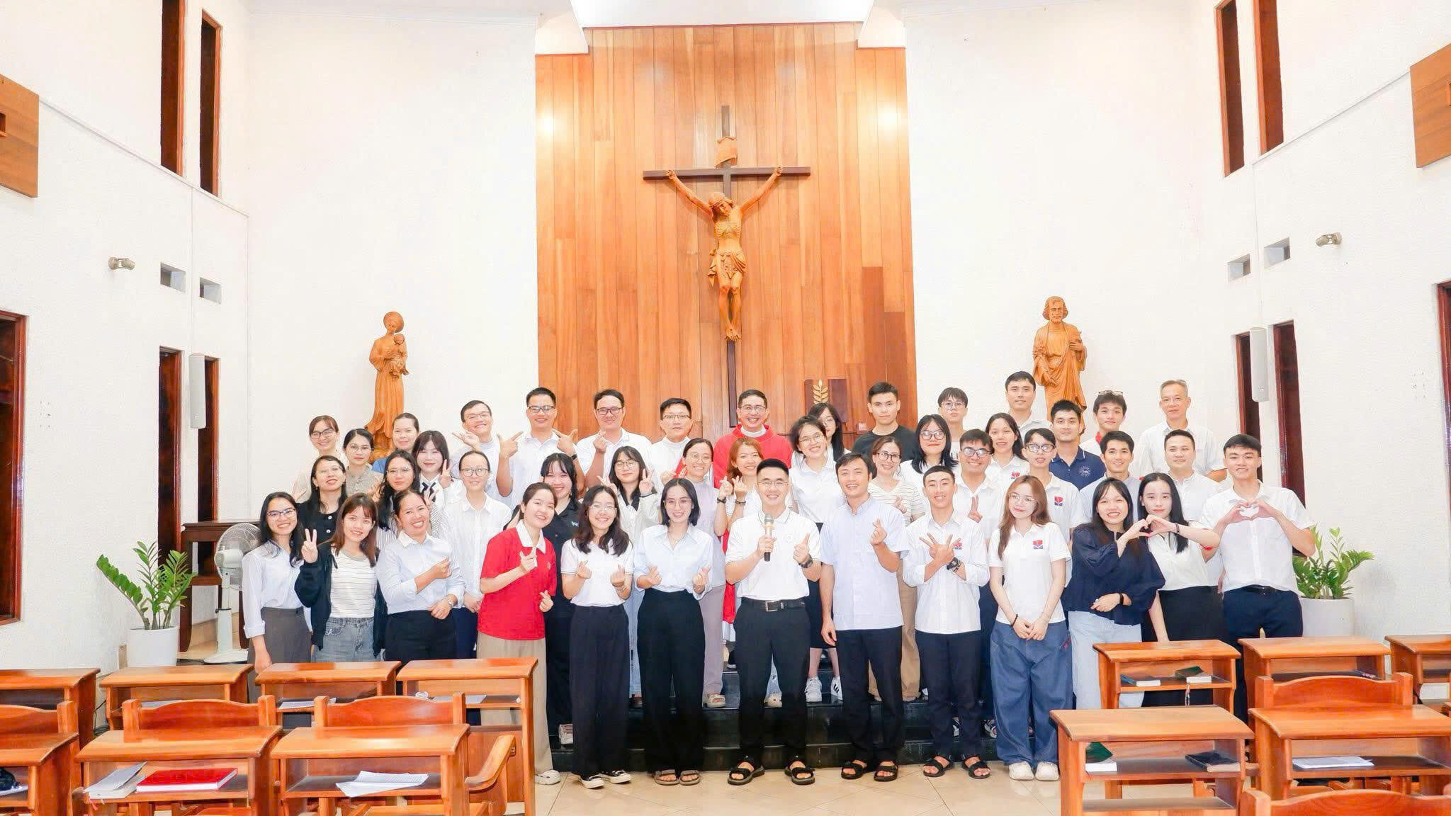 CLB Đọc Sách Inhã của Thư viện Dòng Tên - Không chỉ là đọc sách, nhưng là để Chúa ‘đọc’ đời mình